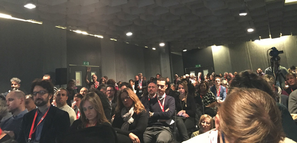 Sala lotada para escutar Carlo Petrini