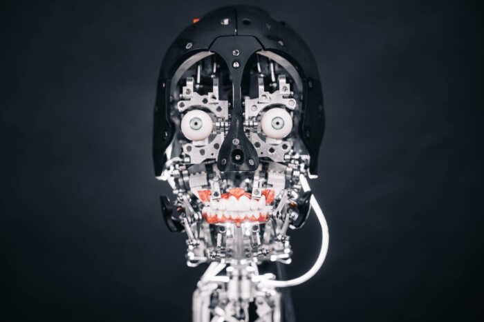 robô humanoide - o "esqueleto" de metal de um robô humanoide em foto divulgação da Promobot
